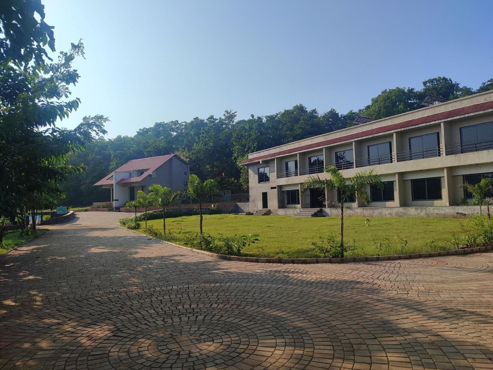 Vits Roccia Hill Resort And Adventure Park, Navapur Songadh Eksteriør bilde