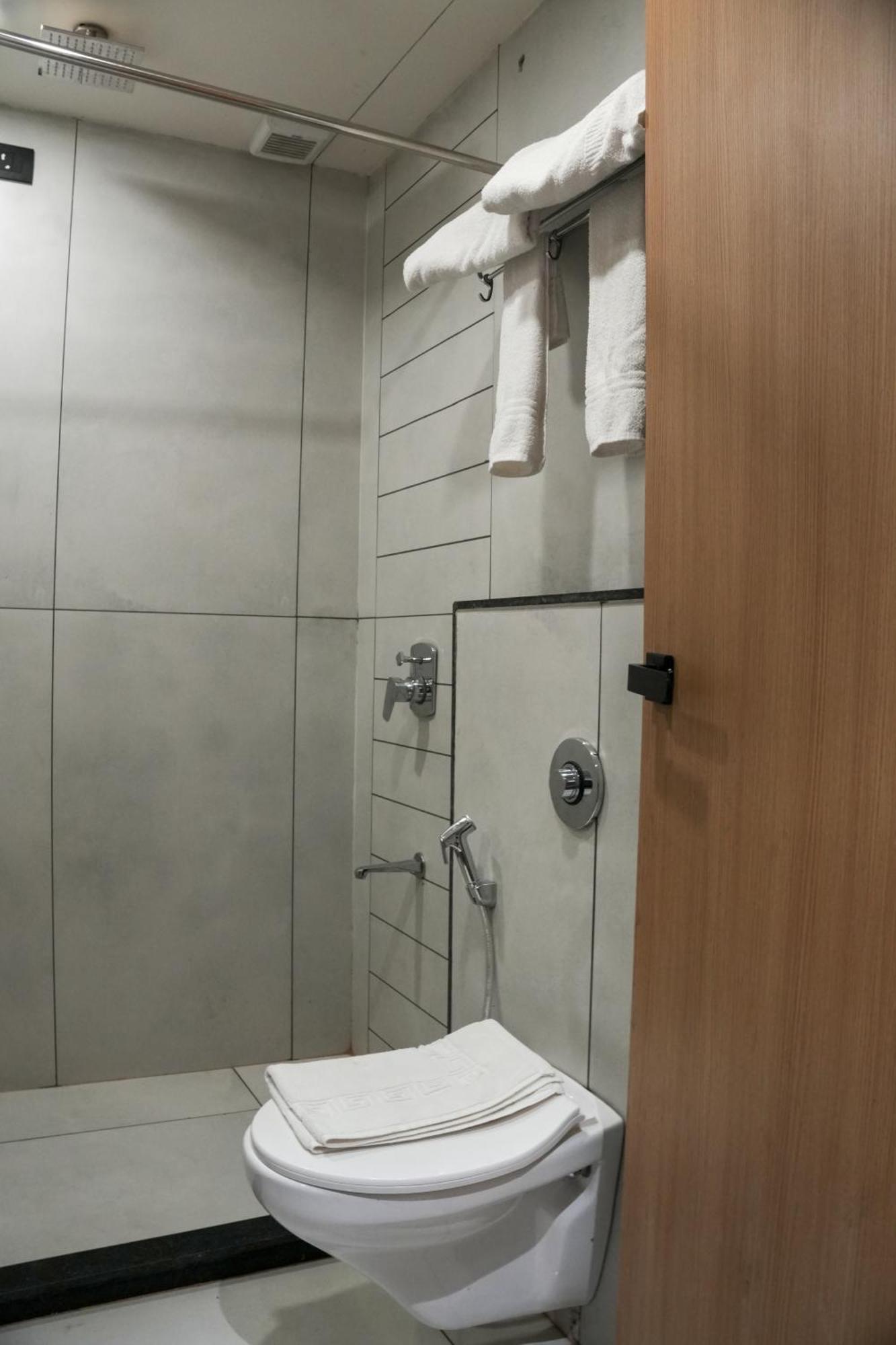 Vits Roccia Hill Resort And Adventure Park, Navapur Songadh Eksteriør bilde