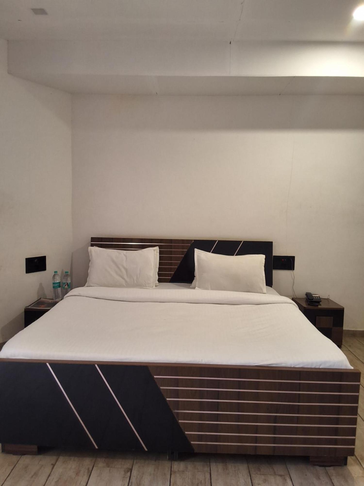 Vits Roccia Hill Resort And Adventure Park, Navapur Songadh Eksteriør bilde